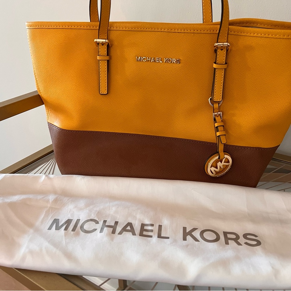 Michael Kors Vintage Jet Set Travel Large Saffiano Leather